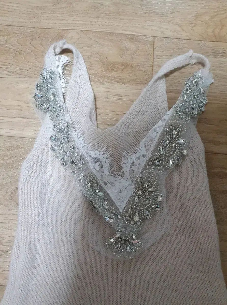 ベージュ色 ジュエリー 装飾 ONE PIECE