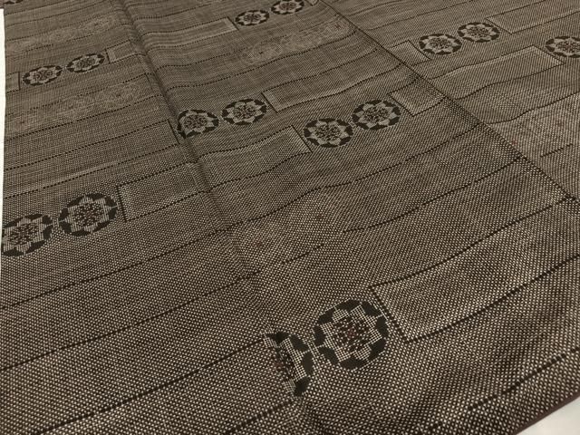 平和屋着物○本場大島紬 泥染め 7マルキ 横段花丸文 正絹 逸品