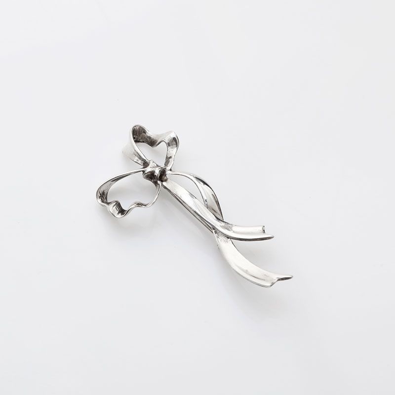 ティファニー　ヴィンテージ　リボン　ブローチ　925 Tiffany & Co. - ティファニー ブローチ サファイア リボン