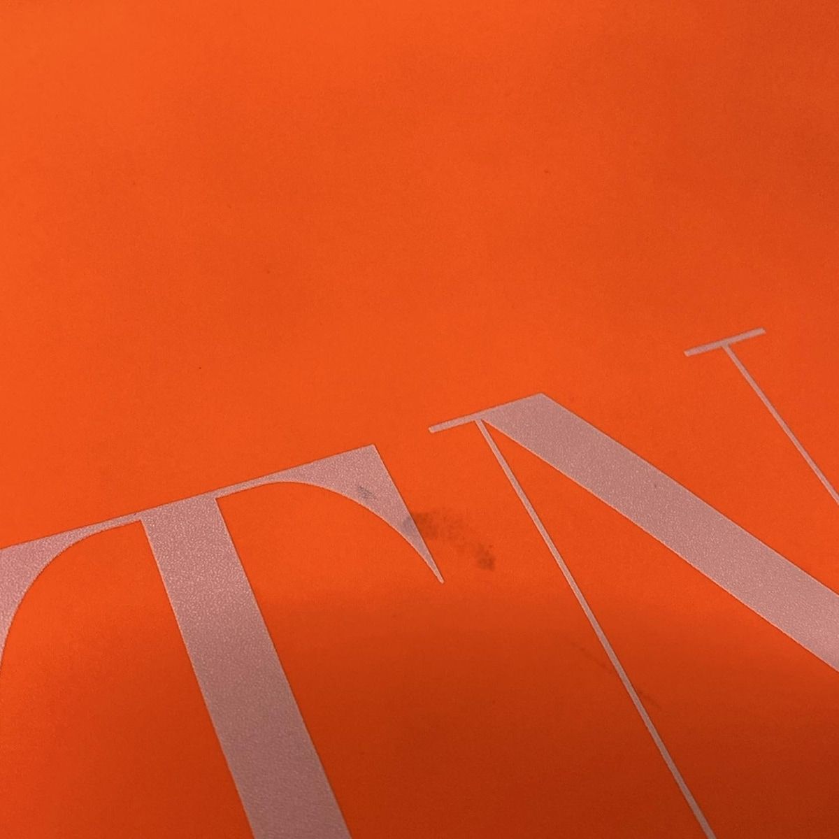 オレンジ 赤タグ|スタッズ|VLTNロゴ