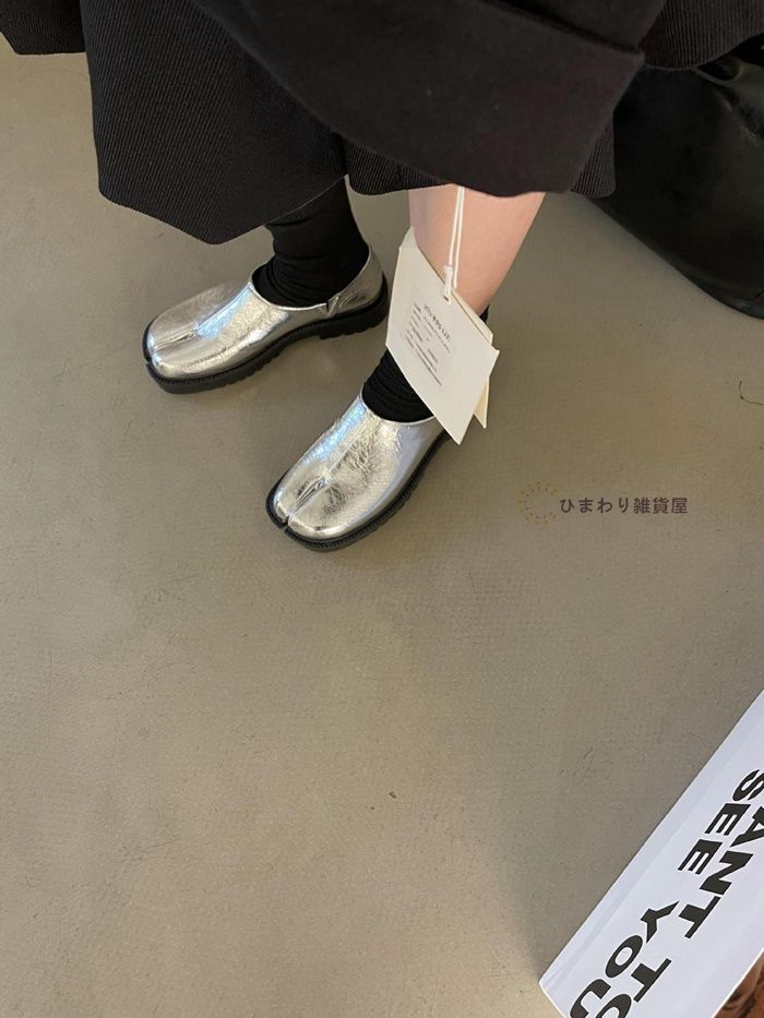 スプリットトゥ 足袋シューズ フラット ぺたんこ パンプス スリッポン レザー調 歩きやすい トレンド 韓国ファッション レディース おすすめ おしゃれ puCR796
