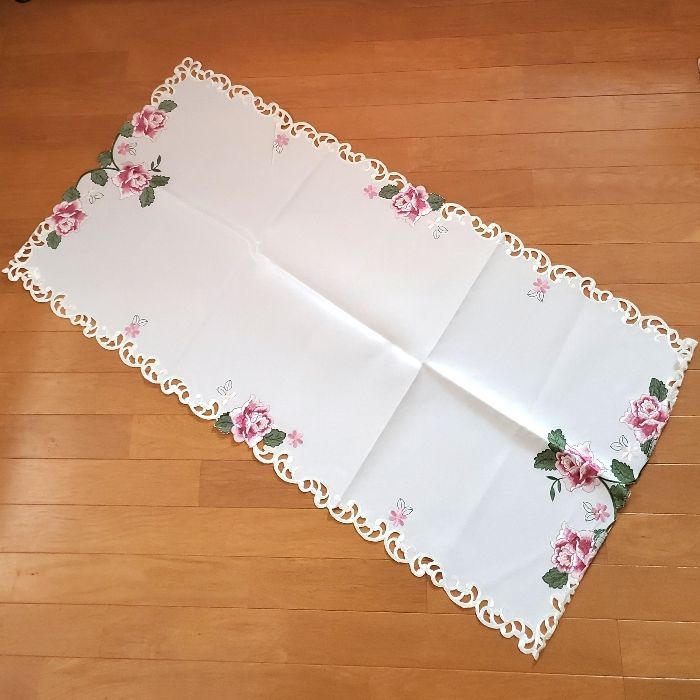 ポーランド輸入 テーブルセンター 約58×118cm テーブルクロス ホワイト ピンク 薔薇 バラ