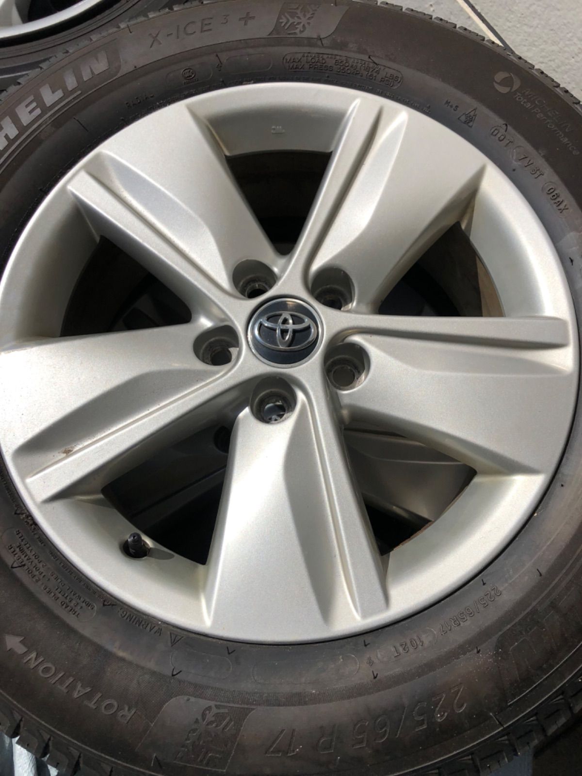 225 65 17 スタッドレス4本 トヨタハリアー