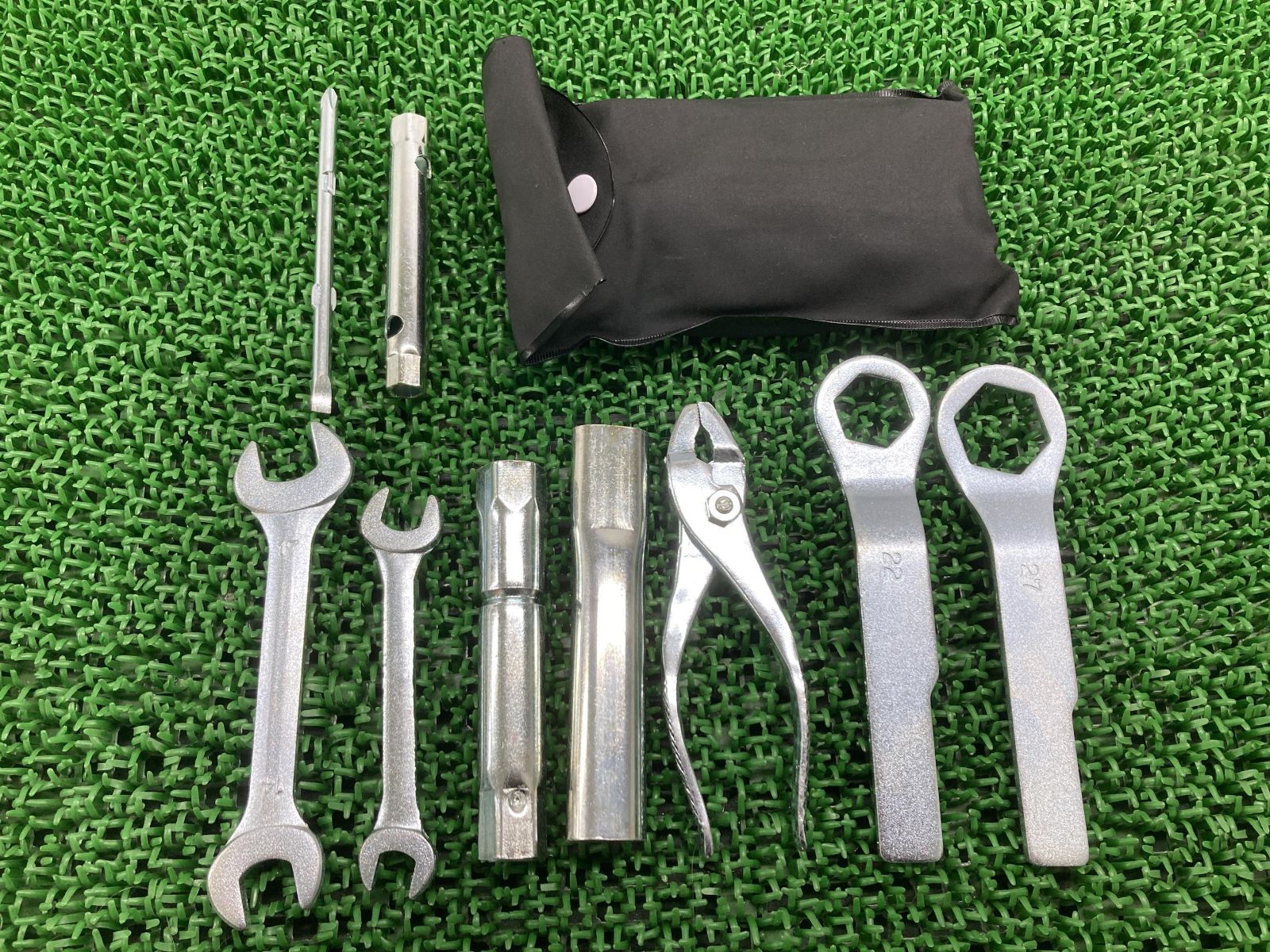 KLX250 Dトラッカー 車載工具 カワサキ 純正 中古 バイク 部品 LX250E ツールキット コンディション良好 機能的問題なし 品薄 希少品