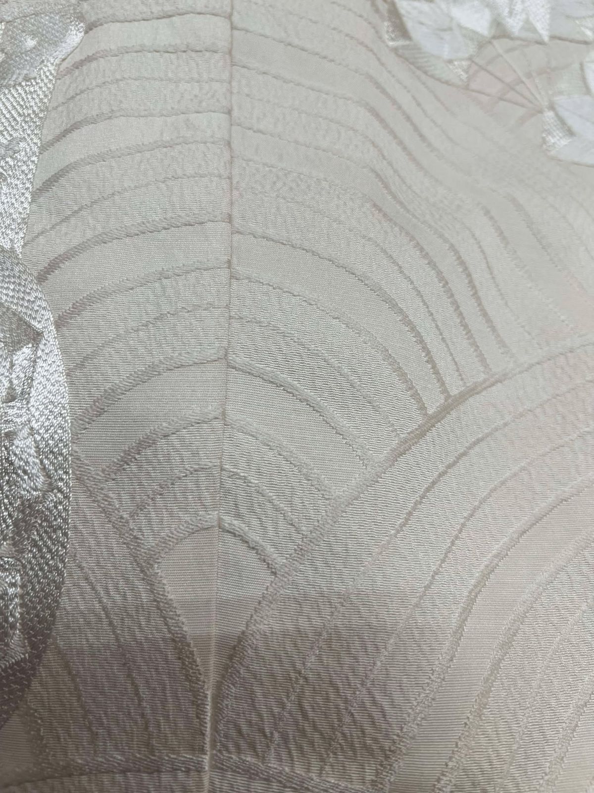 白きなり打掛 御所車銀刺繍