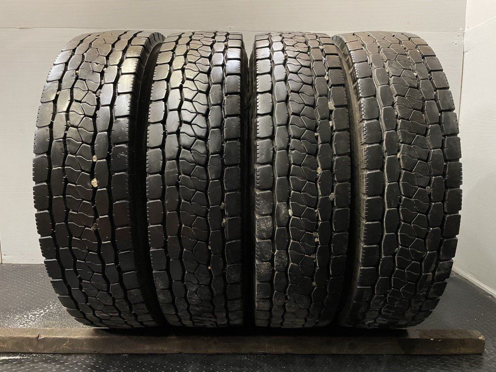 BS M800 225/80R17.5 123/122L 17.5インチ トラックタイヤ ミックス 4