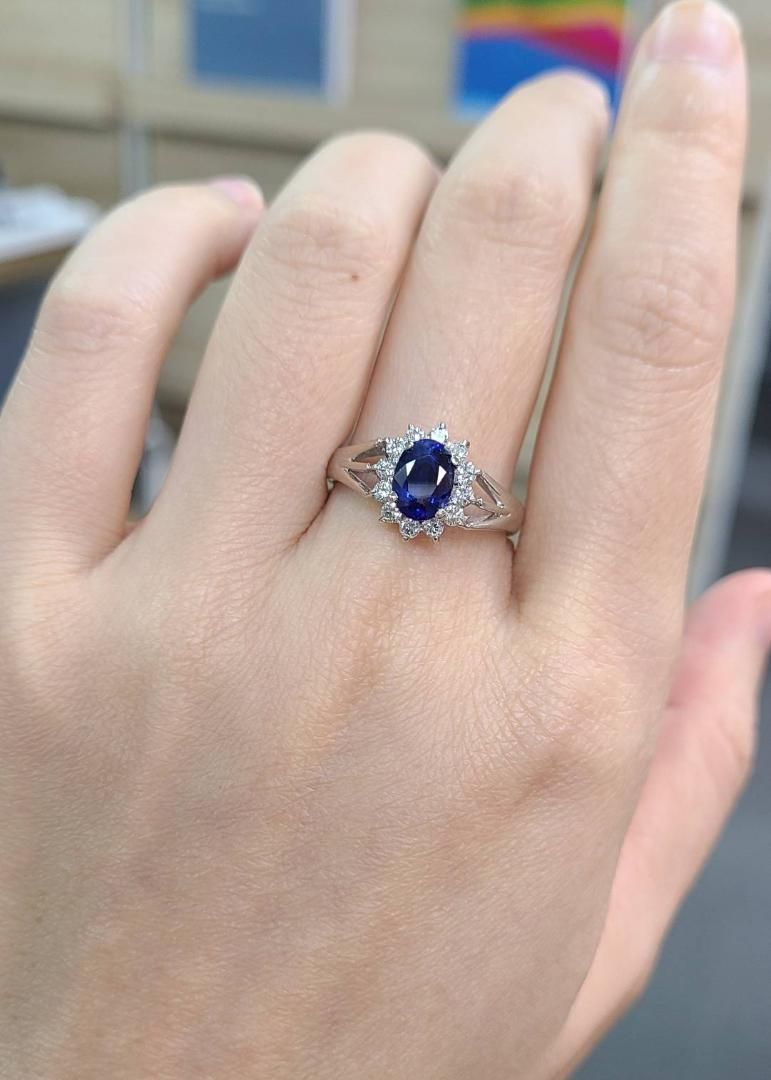 ロイヤルサファイア ダイヤモンド リング プラチナ ロイヤルブルー ほぼ1.5ct サファイア ダイヤモンド プラチナ リング