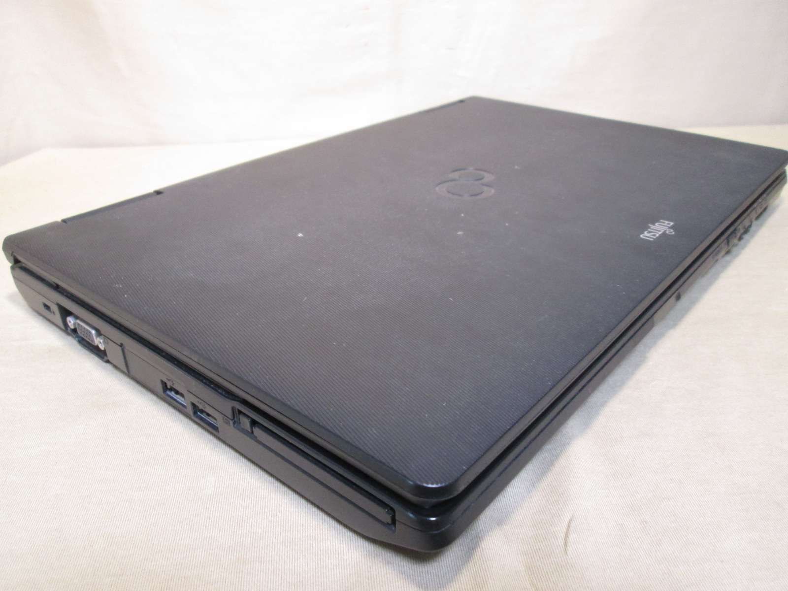 富士通 LIFEBOOK A561/D【Core i3 2350M】 均一／充電可／電源投入可 ジャンク　送料無料 [90515]