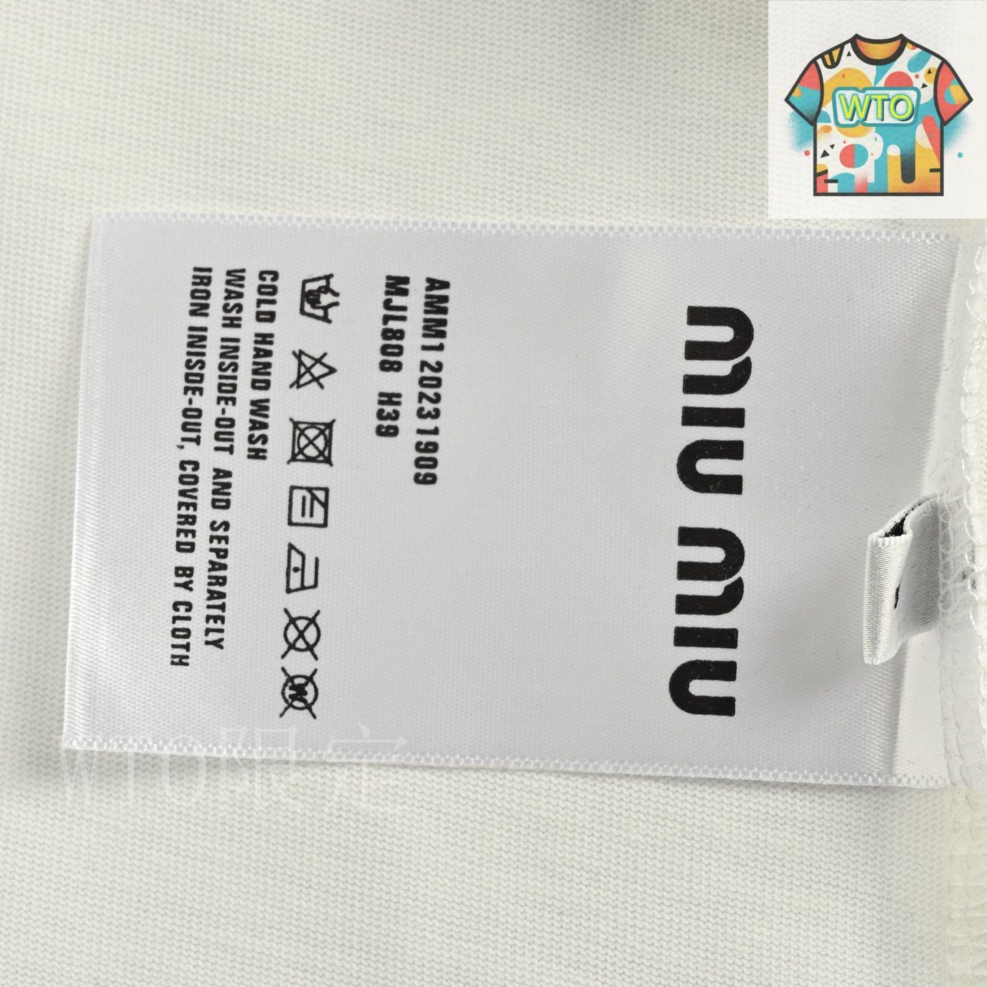 今日特価】MiuMiu 25ss ネックレタープリント T シャツ - メルカリ