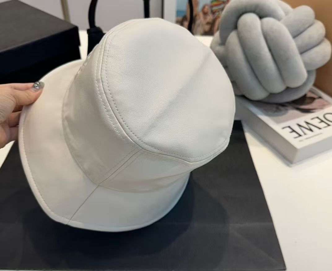 MIUMIU バケットハット ホワイト 男女兼用 ミュウミュウ ハット 男女