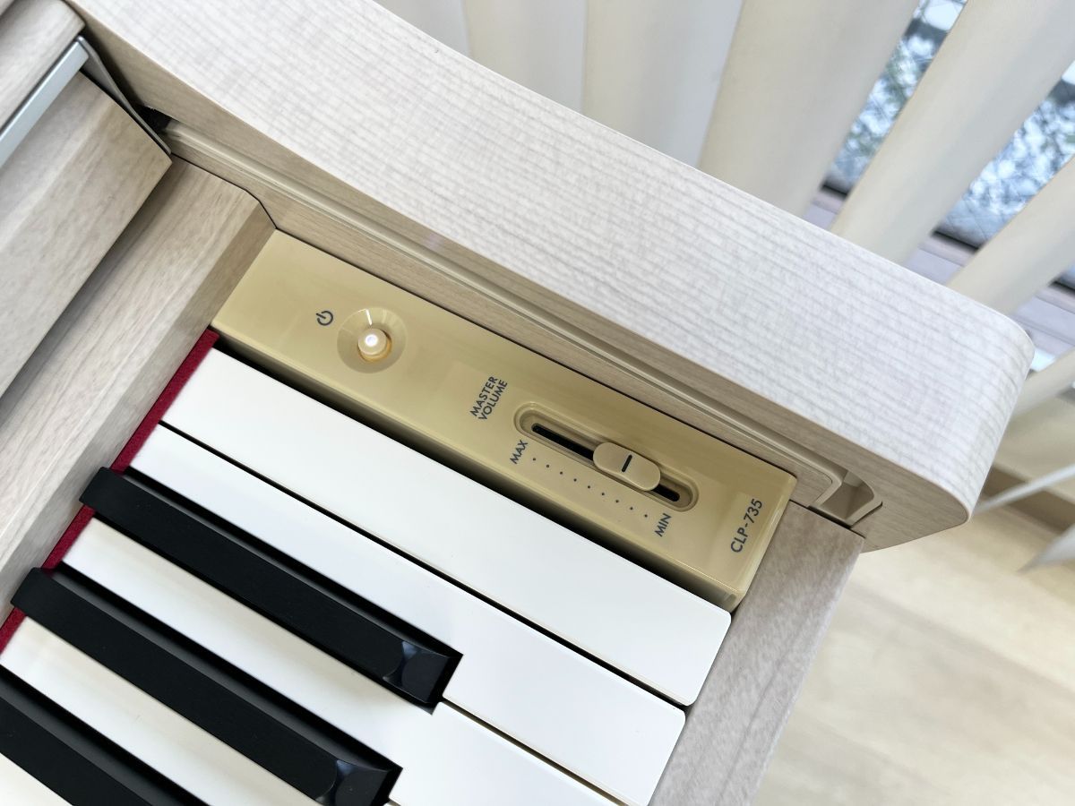 クオリティの高い メンテナンス＆クリーニング済み ヤマハ CLP-735WA ホワイトアッシュ調 電子ピアノ 88鍵盤 千葉 東京 神奈川 埼玉 愛知 電子ピアノ専門店の配送設置込 縁起の良い