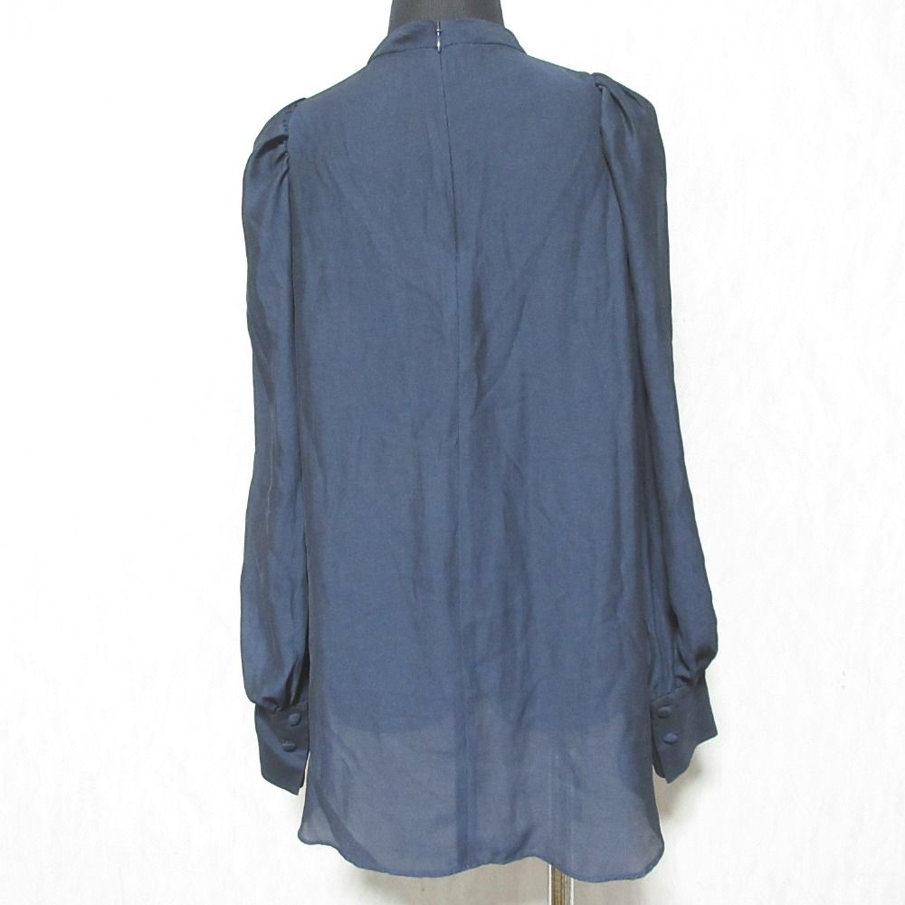 tiara - Tiaraのブラウス【美品】 24SS 完売品 TIARA ティアラ フリルネックブラウス - メルカリ