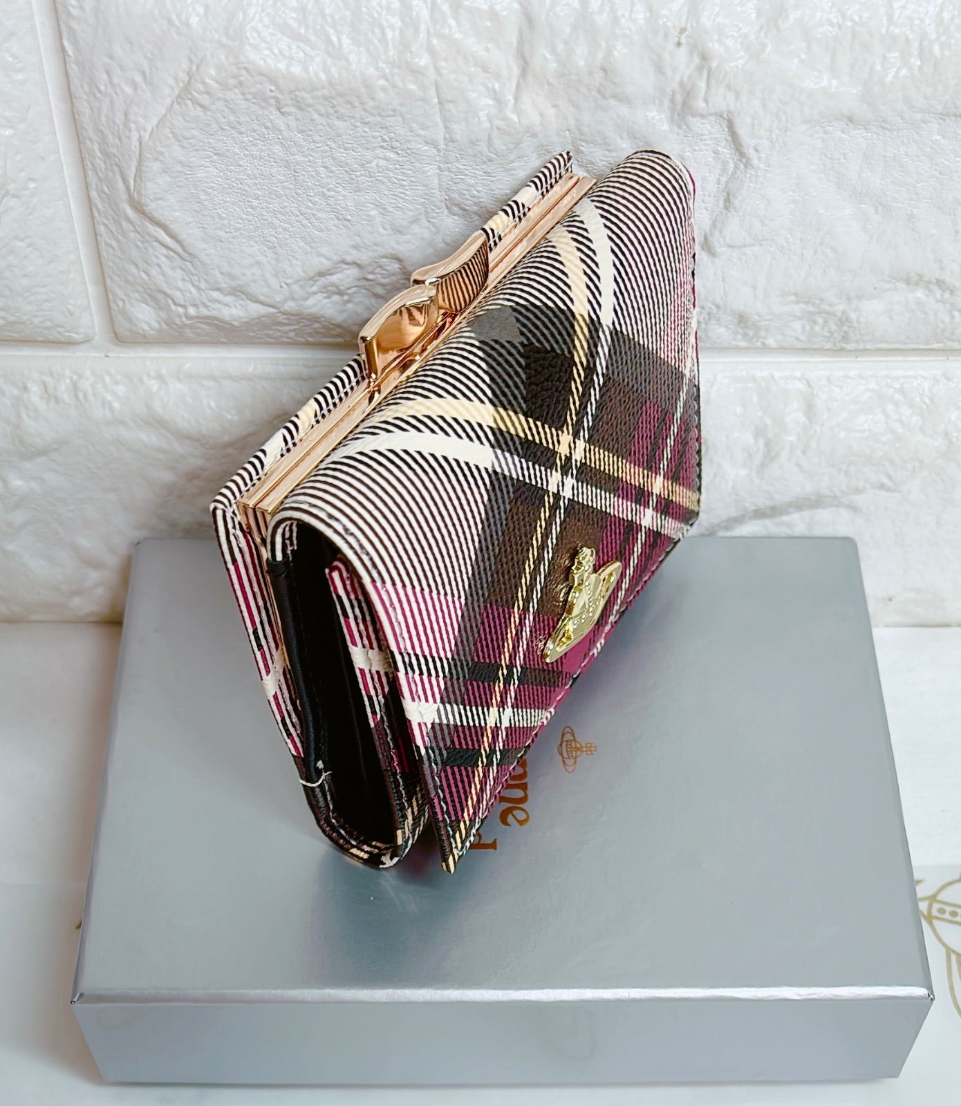 ショッパー付き♡新品】可愛い ヴィヴィアン・ウエストウッド 三つ折り