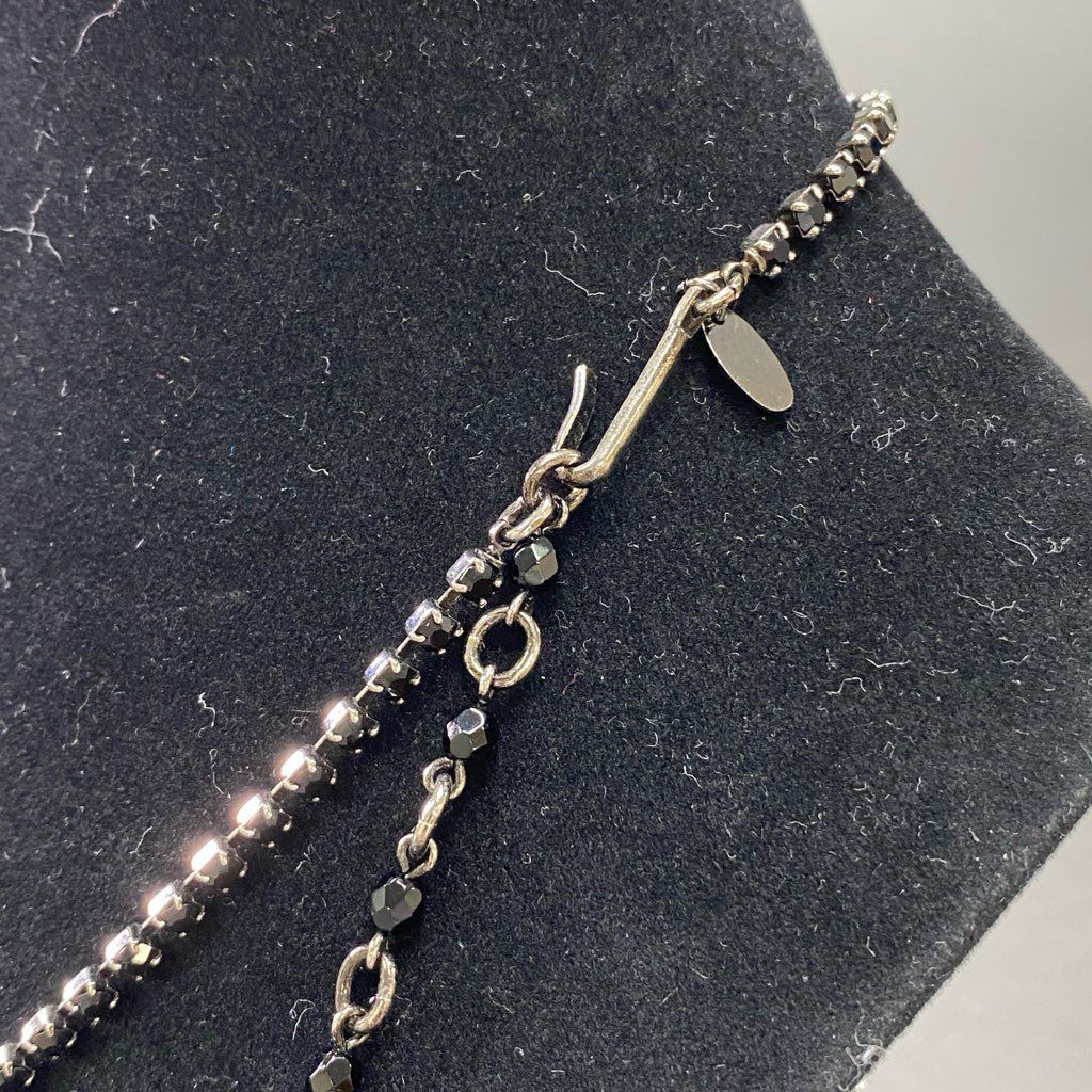 FOXEY 定番　ラインストーン ネックレス ペンダント 革紐付き シルバー FOXEY 定番 ラインストーン ネックレス ペンダント 革紐付き