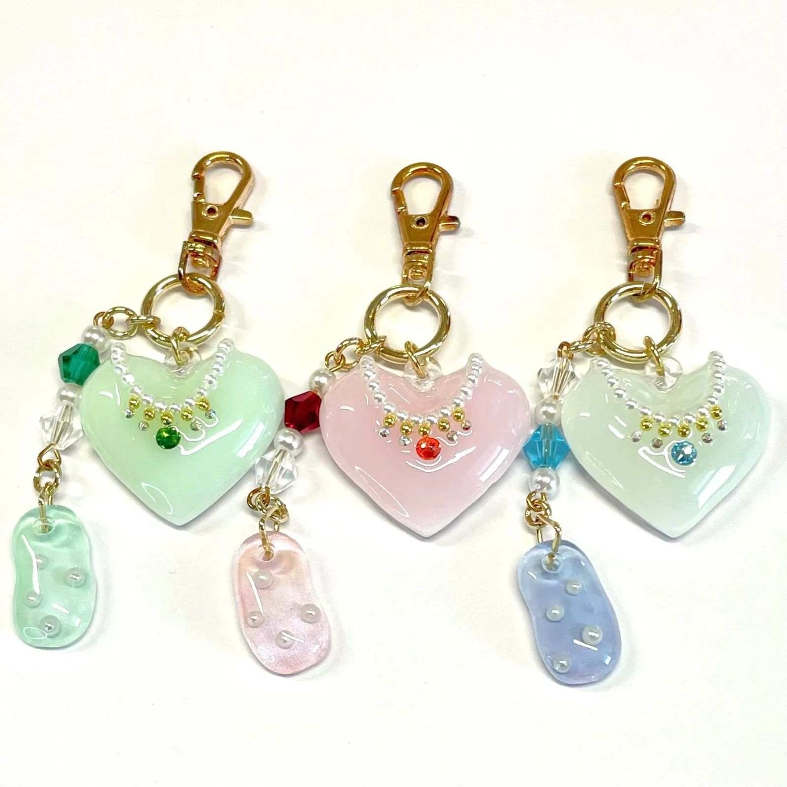 ハンドメイド】UVレジン ハート チャーム カラフル - メルカリ