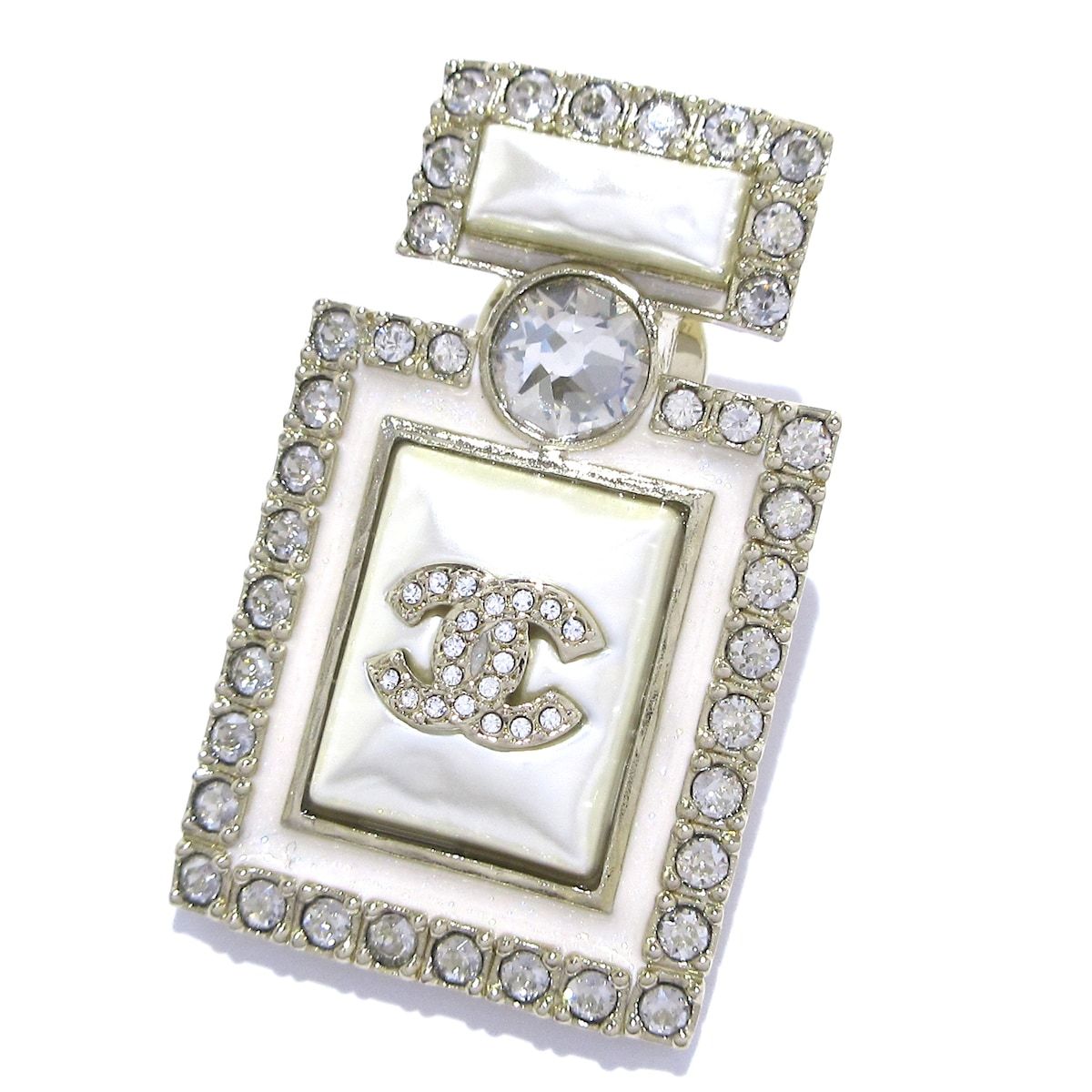 CHANEL(シャネル) ブローチ美品 - ゴールド×白 ピンブローチ