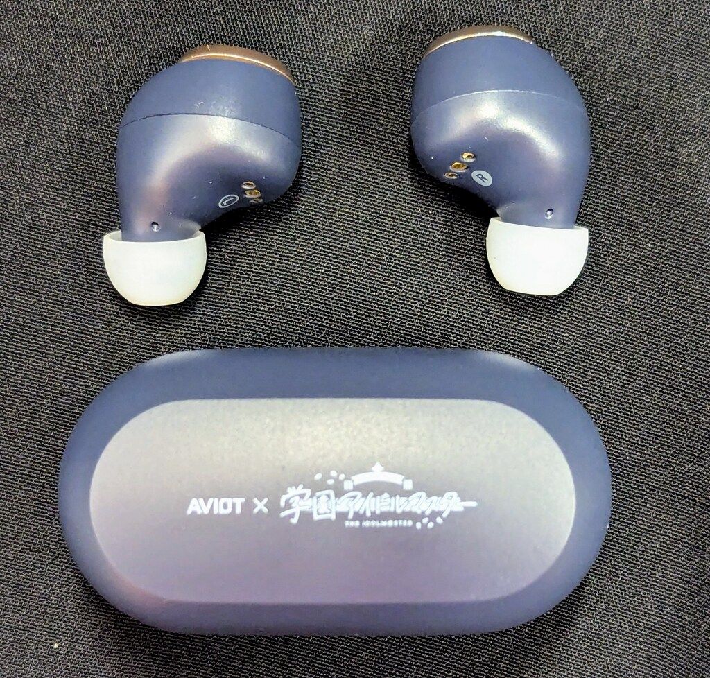 学マス　AVIOT トゥルーワイヤレスイヤホン AVIOT TE-V1R-GIM｜学園アイドルマスターコラボ完全ワイヤレス