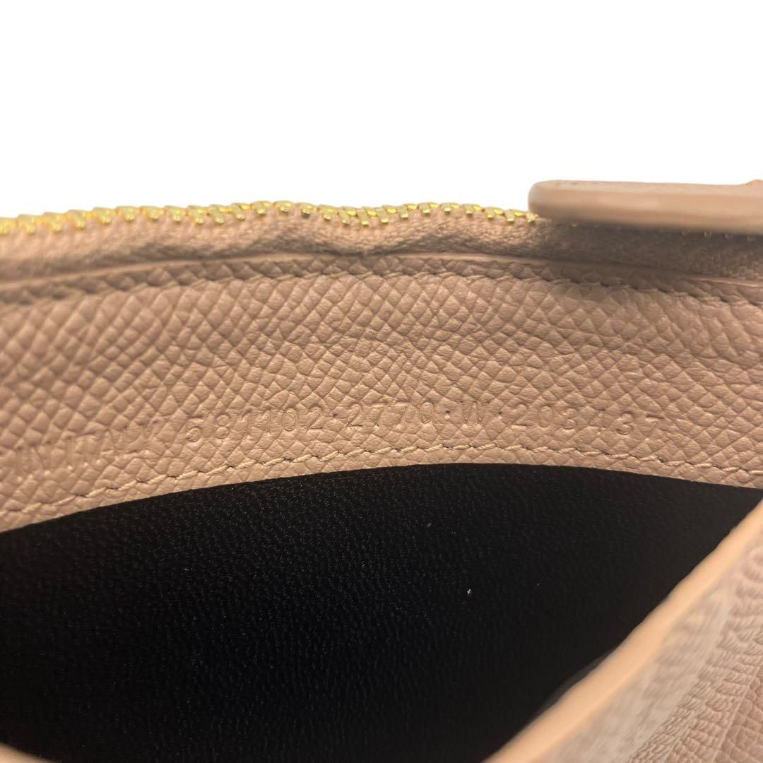 バレンシアガ ロゴ