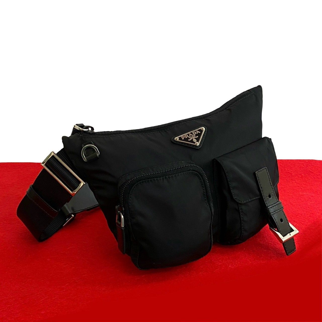 【極美品】プラダ ショルダーバッグ ナイロン×レザー 三角プレート 黒 斜め掛け 極美品 プラダ PRADA ショルダーバッグ カメラバッグ ナイロン