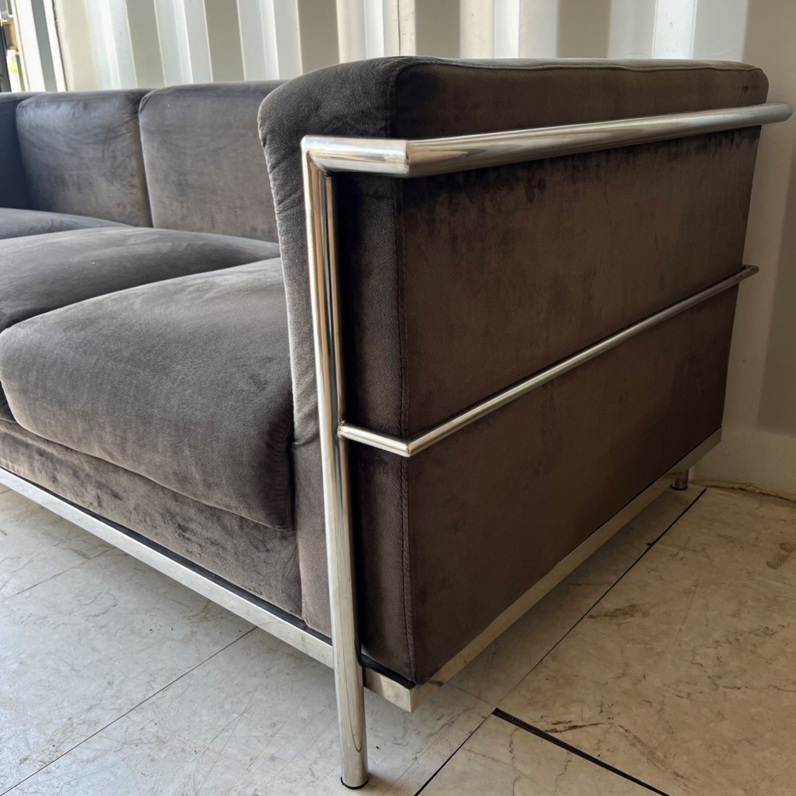 取付無料！ル・コルビジェ LC2 グランコンフォール リプロダクト グレーソファ 取付無料！ル・コルビジェ LC2 グランコンフォール リプロダクト