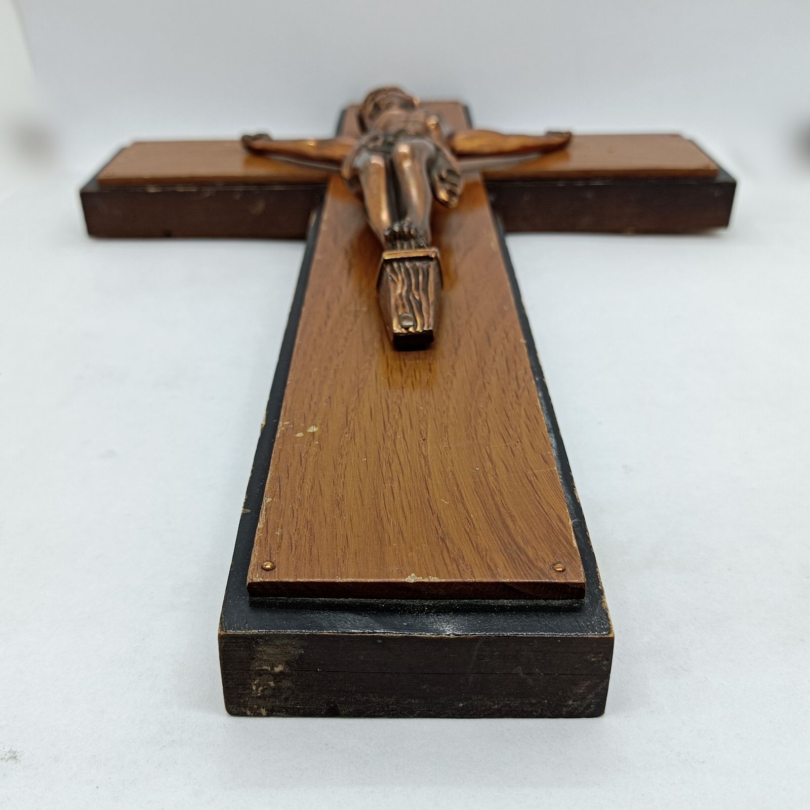 ヨーロッパ ビンテージ メタル製・木製 イエスキリストの磔刑 INRI