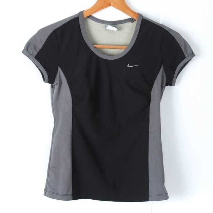 NIKEレディースＴシャツ Sサイズ - トップス