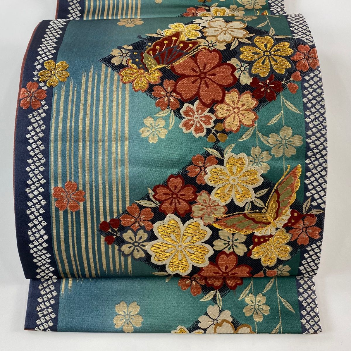 袋帯 秀品 桜 蝶 金糸 刺繍 緑 六通 正絹