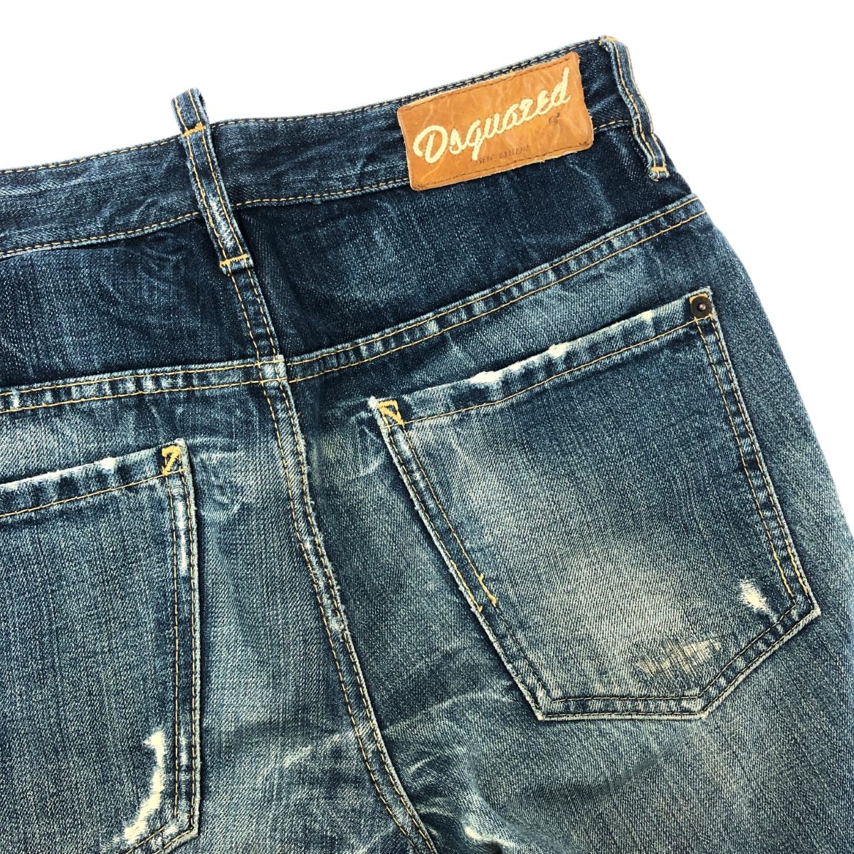 Dsquared2 ディースクエアード ピンバッチ付き ダメージ加工 デニム 