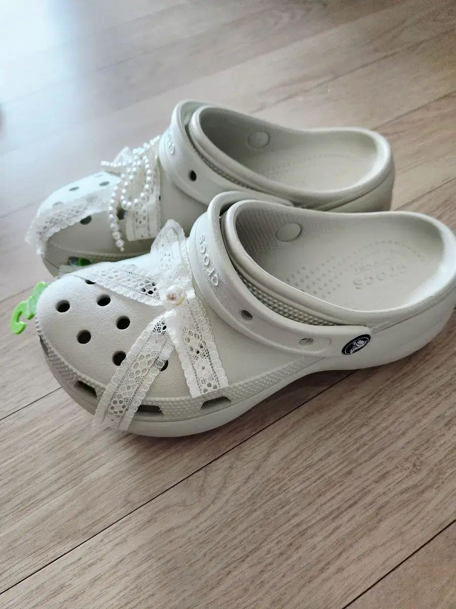 フラットフォーム 240