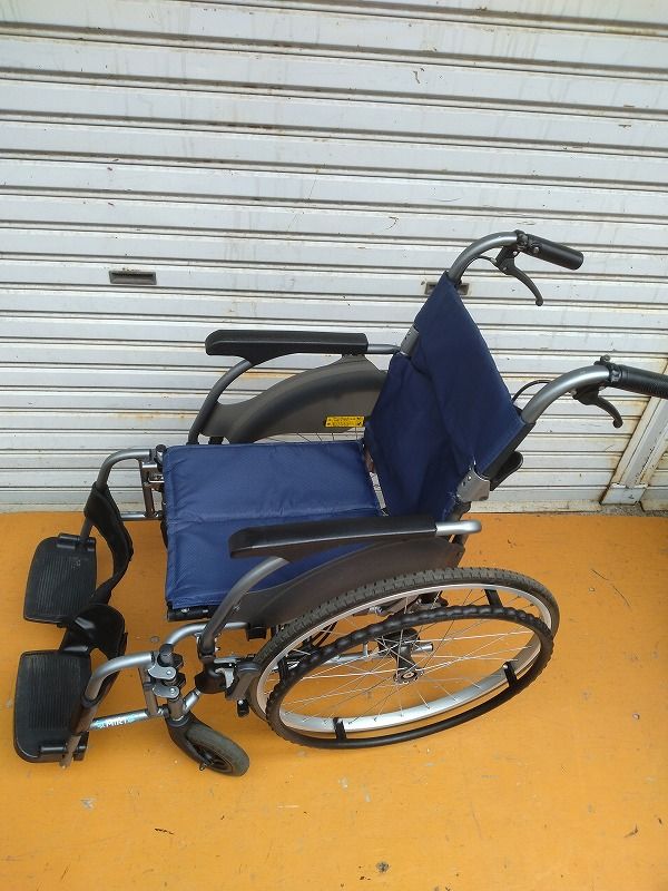 KM-25-0703-04 一部地域を除き レッグサポート代用品 自走式車椅子 カルティマ 多機能 紺 CRT-7