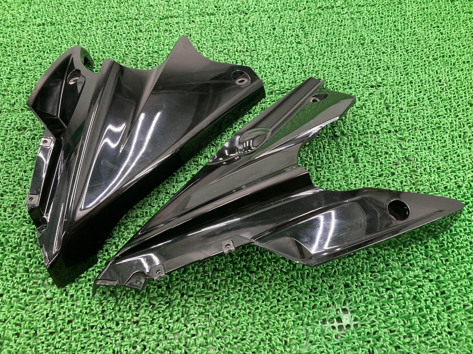 YZF-R15 アンダーカウル 左右 黒M 20P-F8385-00/20P-F8395-00 ヤマハ