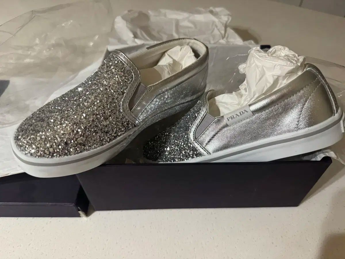 プラダ キッズ グリッター シルバー