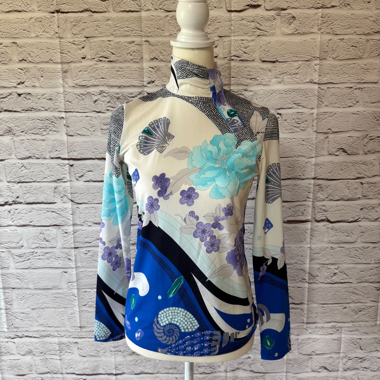 美品【レオナール LEONARD】花柄 総柄 長袖 カットソー Tシャツ 青 L 美品【レオナール LEONARD】花柄 総柄 長袖 カットソー Tシャツ