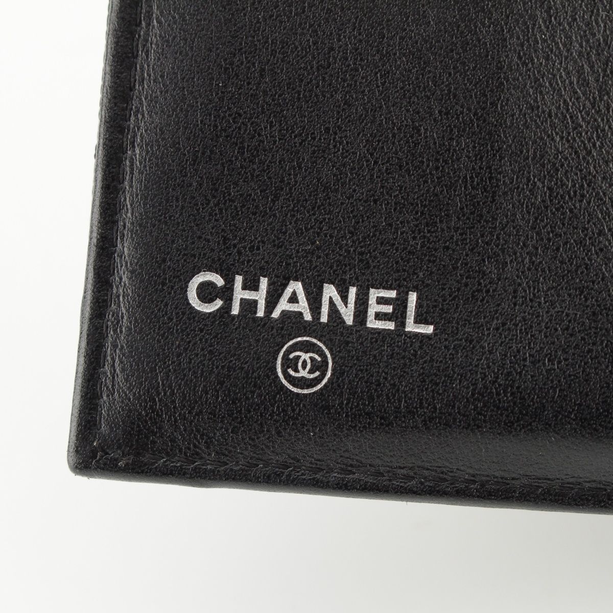 シャネル 25番台 ボーイシャネル キャビアスキン ココマーク 三つ折り  