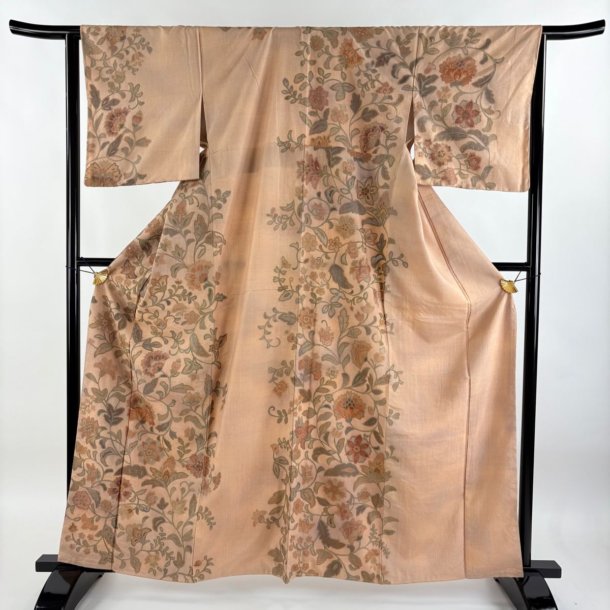 紬 身丈153.5cm 裄丈64cm M 単衣 幾何学模様 クリーム 正絹 秀品 中古 紬 身丈153.5cm 裄丈64cm M 単衣 草花 菱 灰茶 正絹 美