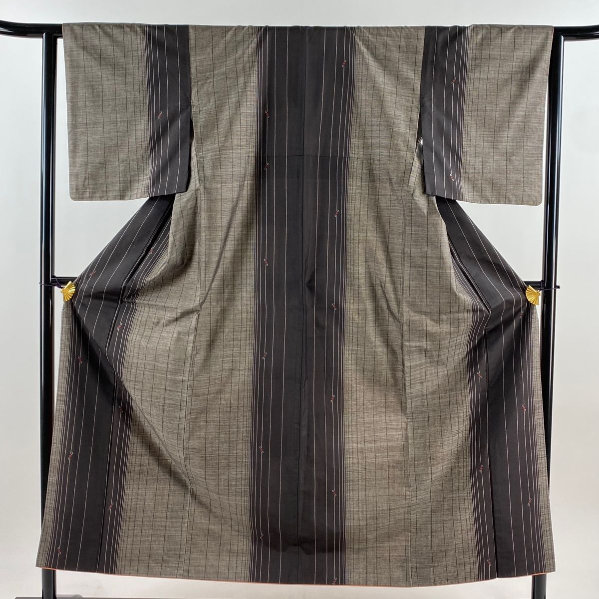 紬 身丈153.5cm 裄丈63cm S 袷 縦縞 幾何学模様 焦茶色 正絹 秀品