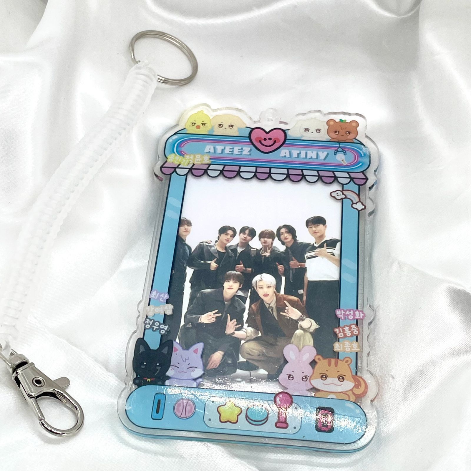 ATEEZ カスタムトレカホルダー アクスタ ATEEZ トレカスタンドor トレカキーホルダー 007 ANITEEZ - メルカリ