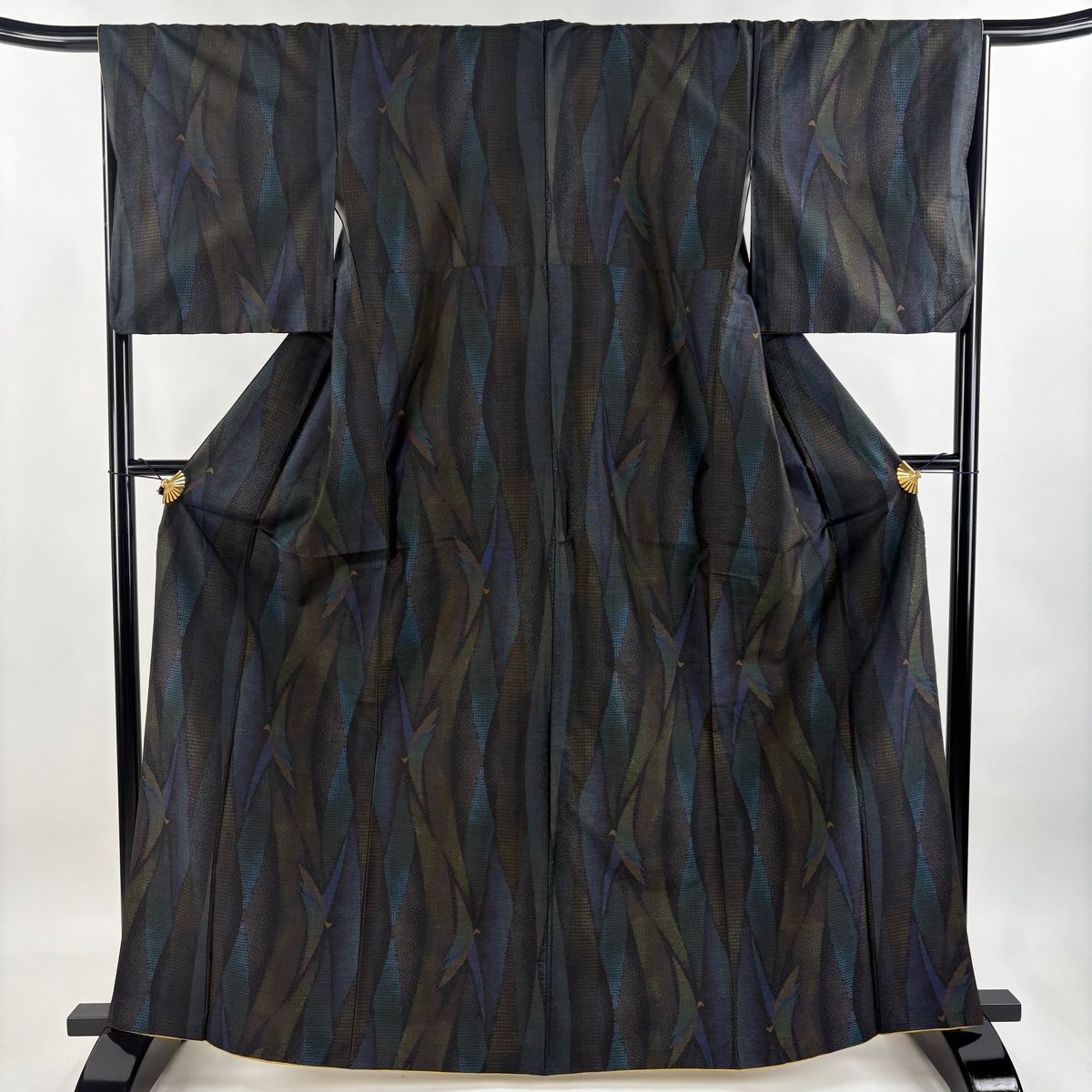 本場大島紬 古代染色純泥染証紙付き 幾何学ブロック柄 正絹 7908