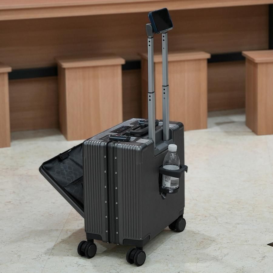 フロントポケット 機内持込