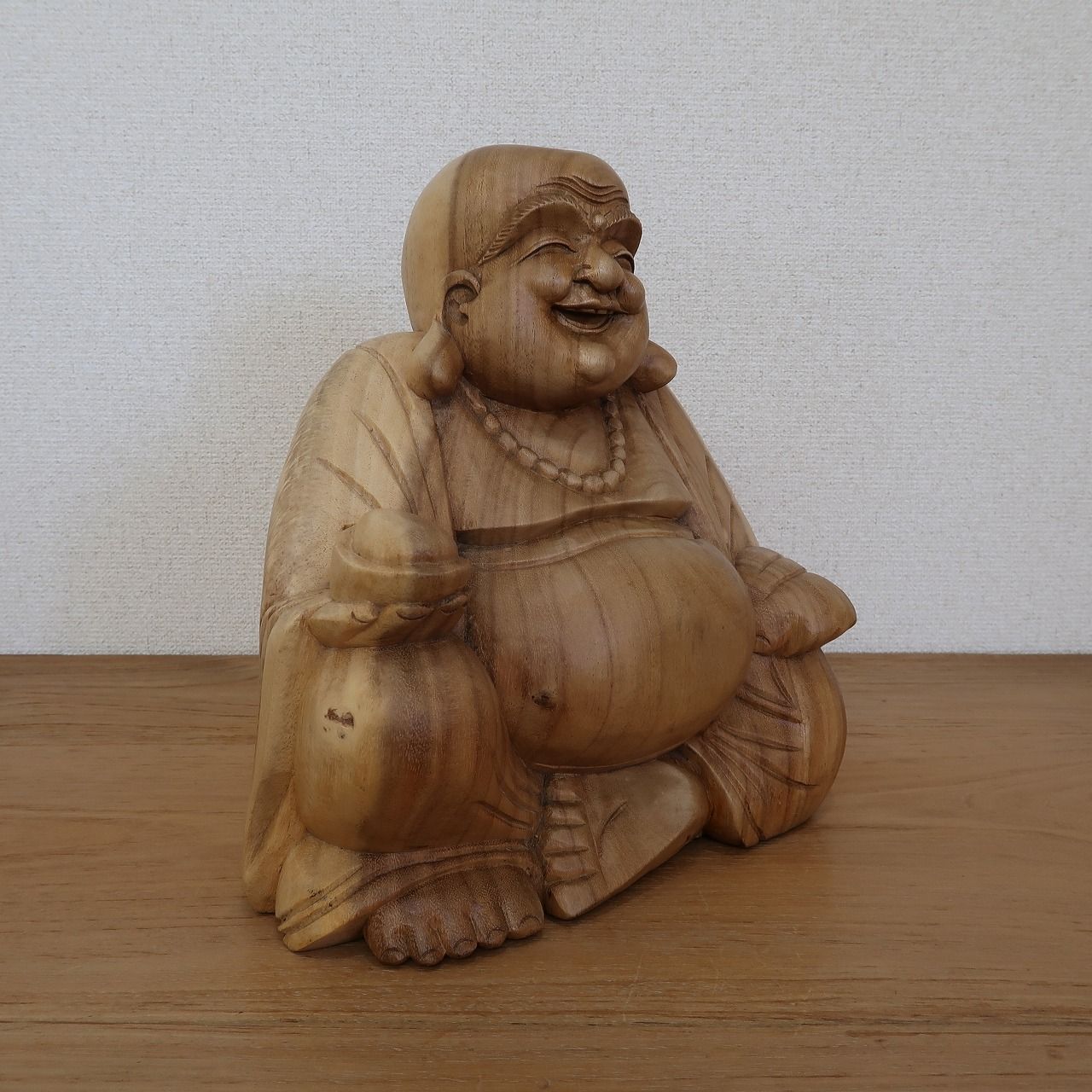 布袋さんの木彫り 座像 木製 スワール無垢材 30cm 七福神 布袋尊