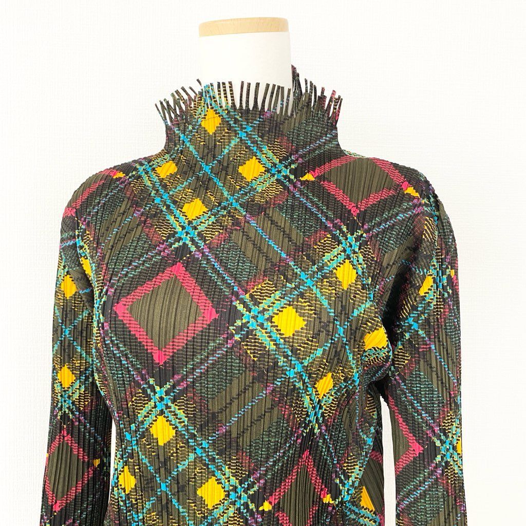 極美品》ISSEY MIYAKE イッセイミヤケ ハイネック プリーツ 極美品》ISSEY MIYAKE イッセイミヤケ ハイネック プリーツ