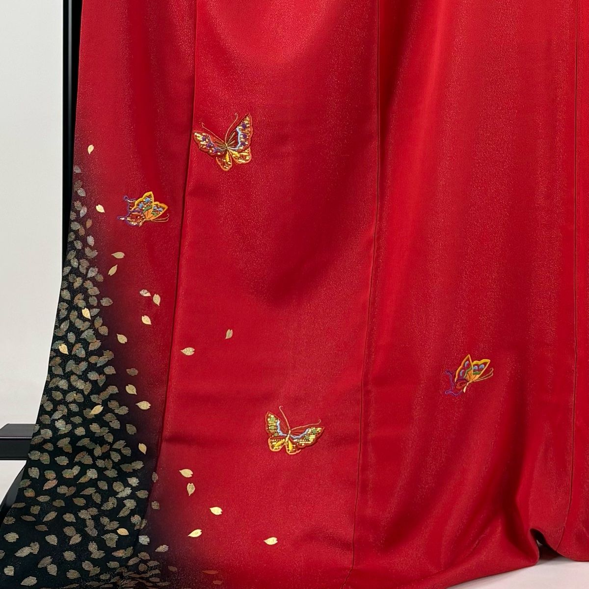 振袖 身丈178cm 裄丈73.5cm L 袷 蝶 花びら 金通し 刺繍 赤 正絹