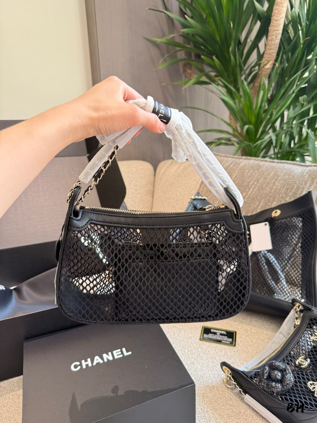フィッシュネットデザイン！【CHANEL】チェーンクラッチバッグ 新作CHANEL☆チェーンクラッチ23春夏 キャビア 入手困難 直営1点