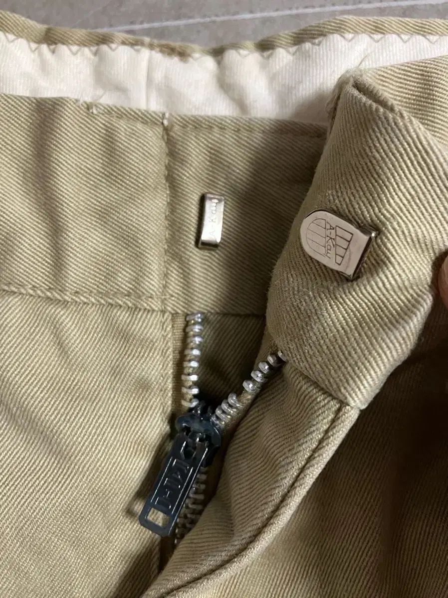 チノパンツ