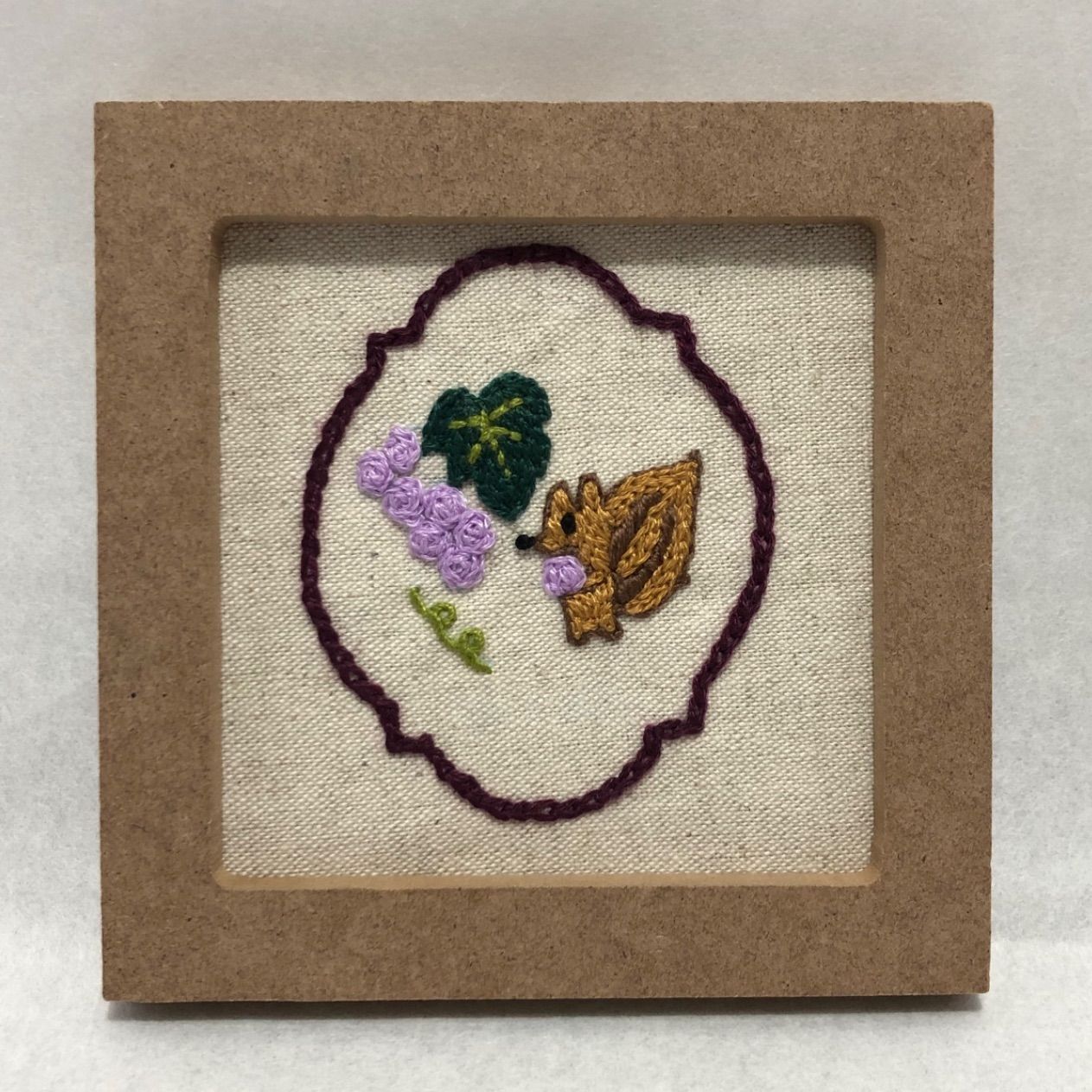 リスの刺繍がくぶち