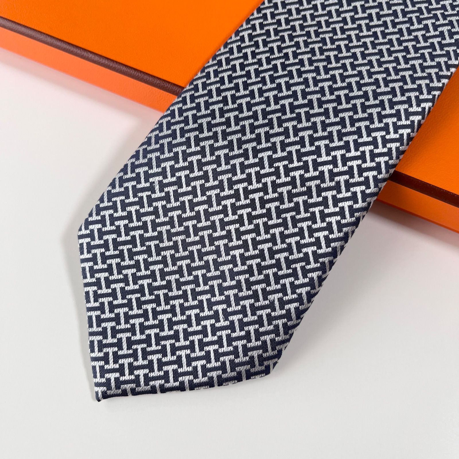 HERMES エルメス ネクタイ グレー系 H柄 シルク100% 箱付 メンズ 9.5