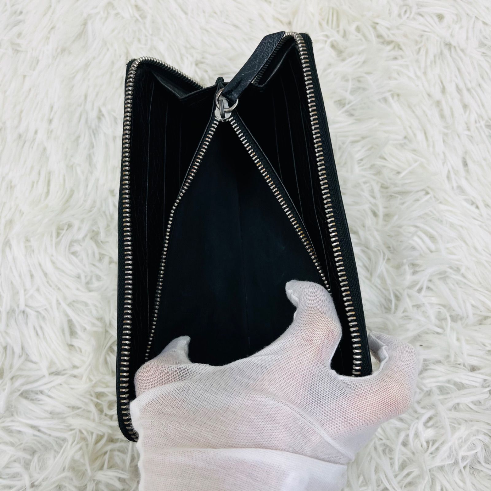 メゾンマジェラ ラウンドジップウォレット