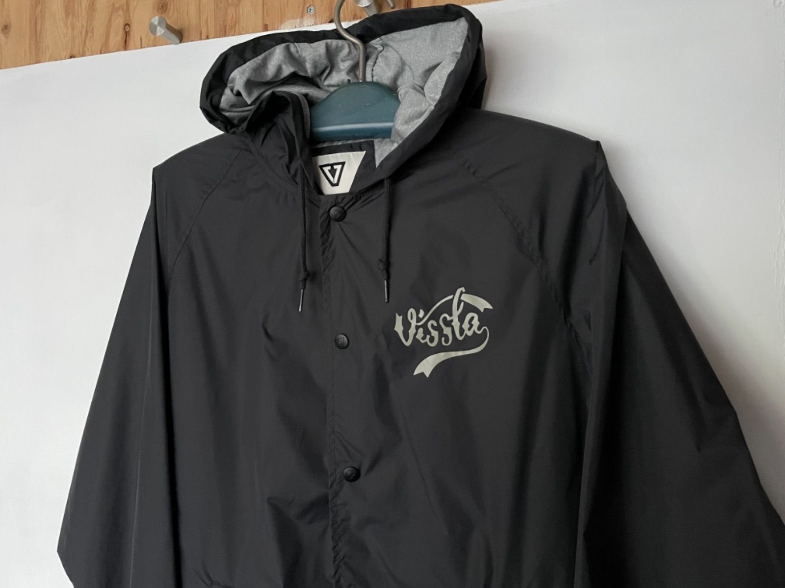 ヴィスラ コーチジャケット ブラック VISSLA - メルカリ
