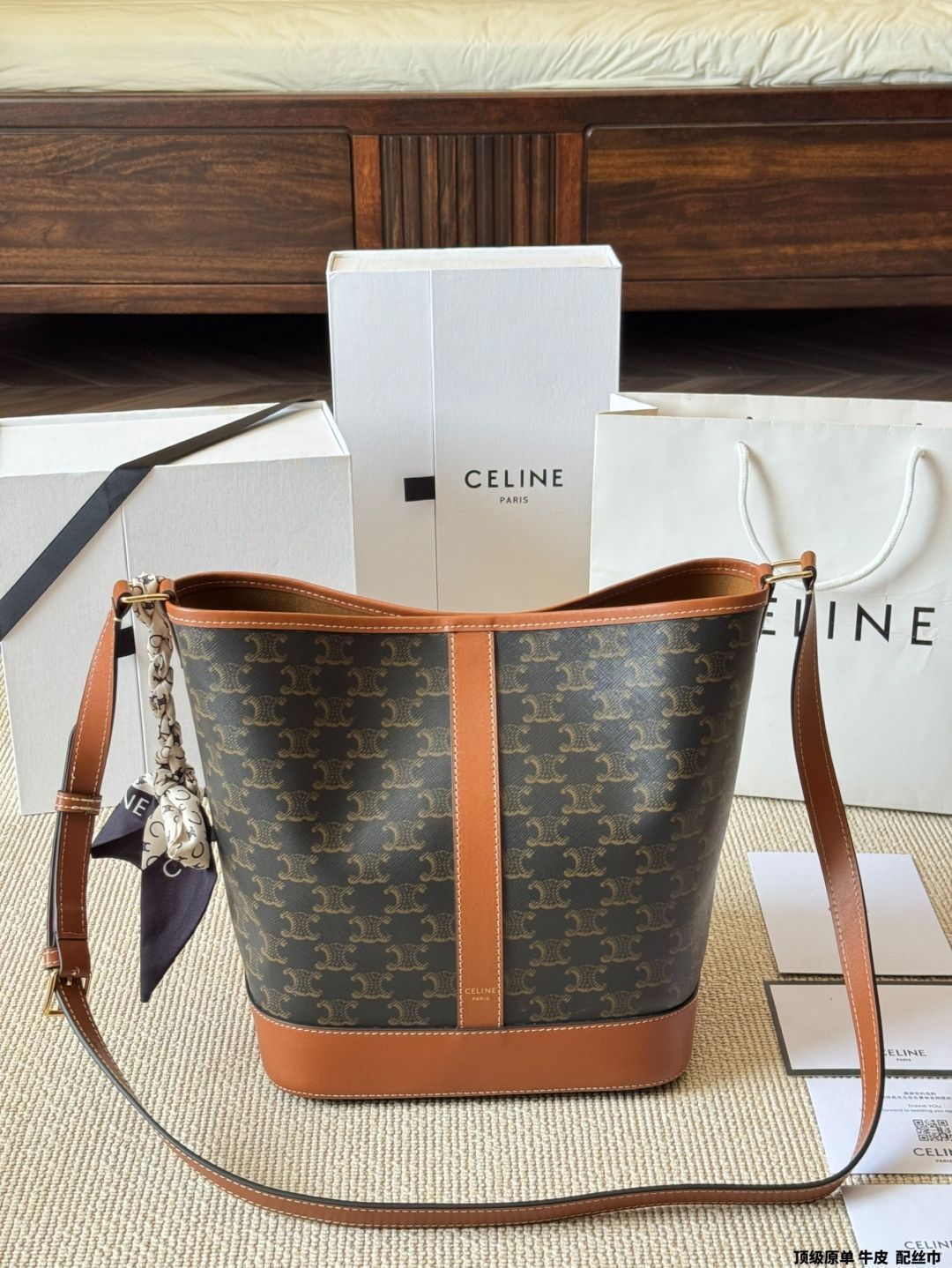 国内発送/CELINE/ミディアム・バケット IN トリオンフ 今日特価】Celine TRIOMPHE トリオンフ バケットバッグ（2023