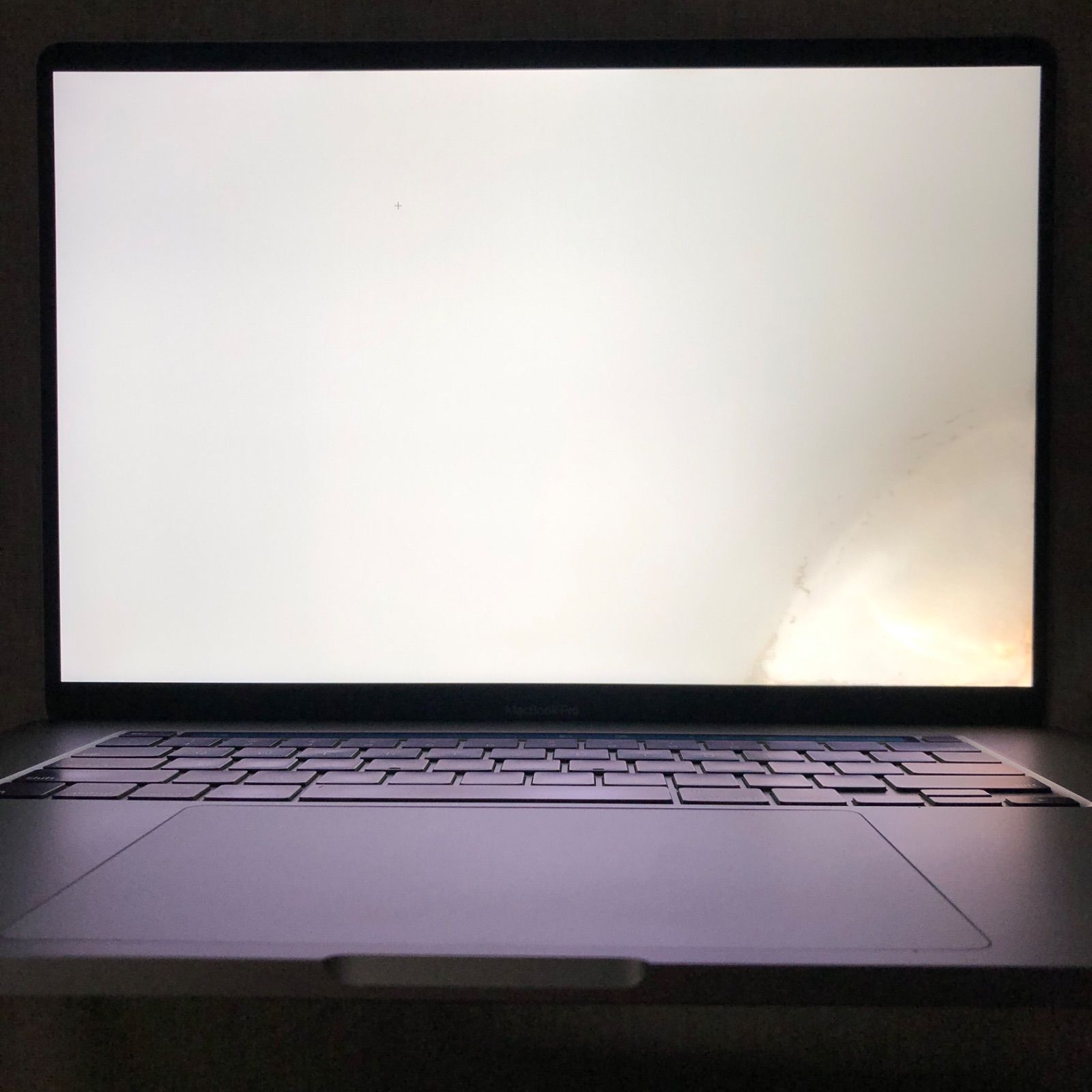 Apple - ◆ジャンク品・本体のみ◆Apple MacBook Pro (16インチ 2019)【Radeon Pro 5300M・i7・16GB・512GB】★画面割れ（欠け） 他 A2141 EMC3347/LT-JUNK-250894（330173） ◇ジャンク品・本体のみ◇Apple MacBook Pro (16インチ 2019